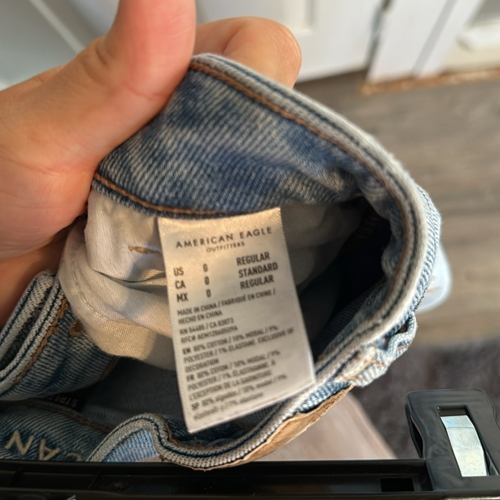 American Eagle Mom Jean with holes size 0 regular - Picture 6 of 6
